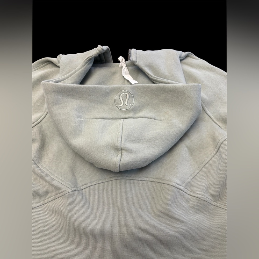 Lululemon Scuba, XS/S half-zip, light sage green - Picture 2 of 3
